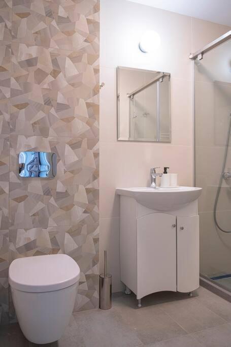 Apartment Madrid: A Modern 2-bedroom With Parking Sofia