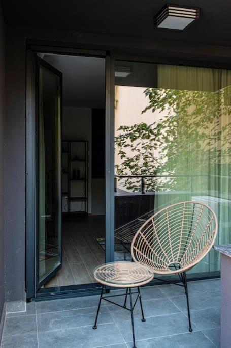 Apartament Madrid: A Modern 2-bedroom With Parking *