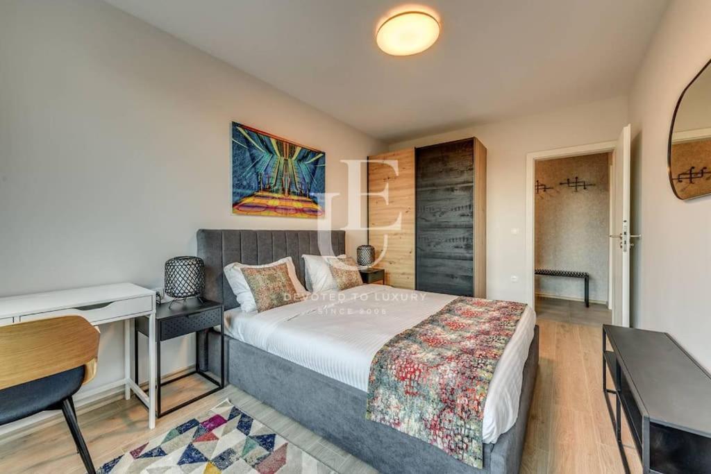 Madrid: A Modern 2-bedroom With Parking Apartament Sofia