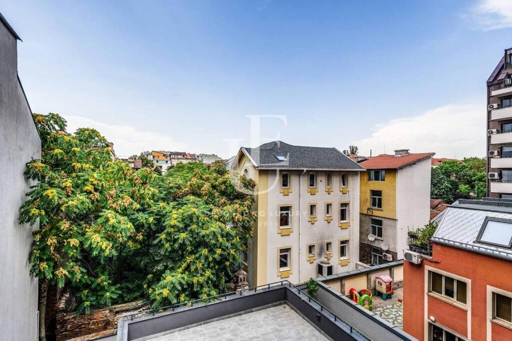 Madrid: A Modern 2-bedroom With Parking *